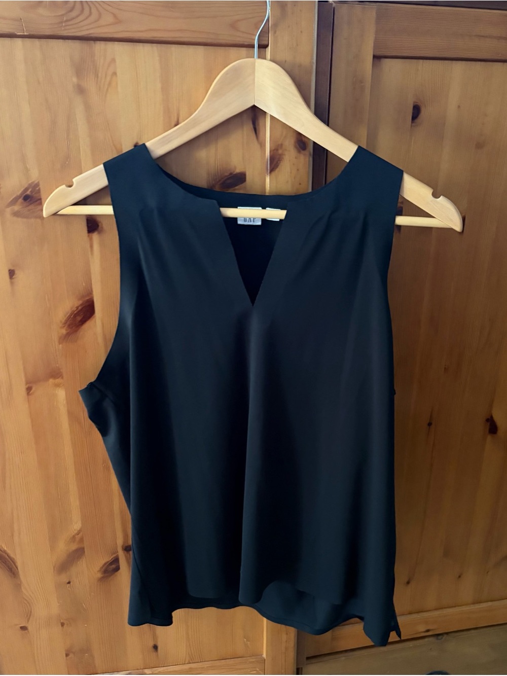 GAP Black V-Neck Sleeveless Camisole